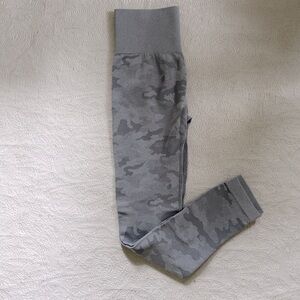 Camouflage leggings light gray, different colors & textures gray - size small